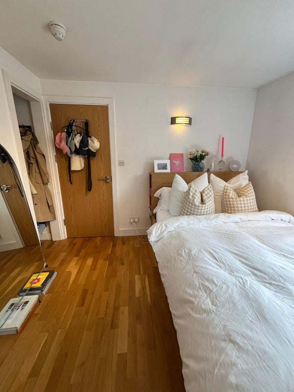 Room Lithos Road in Greater London