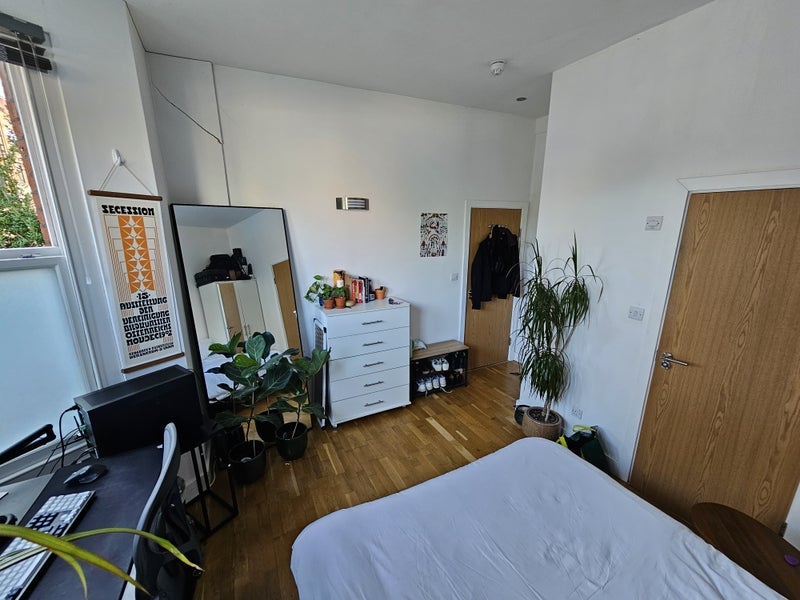 Room Lithos Road in Greater London
