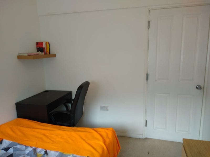 Room Daley Street in Greater London