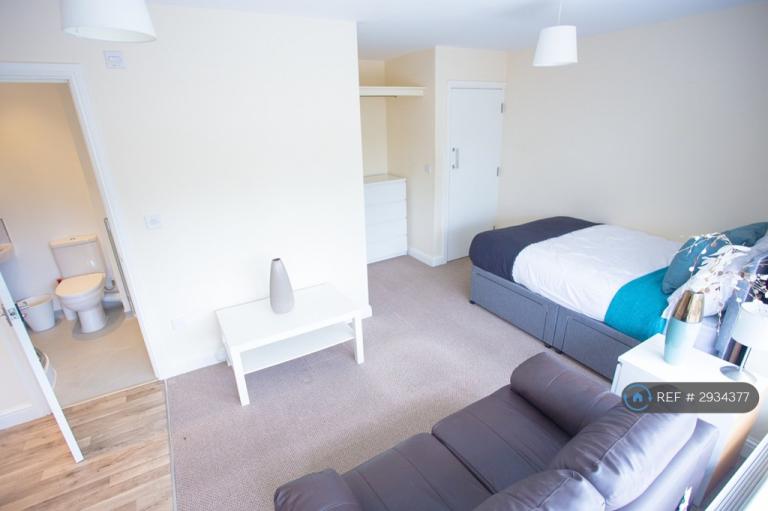 Room Hagley Road in Birmingham