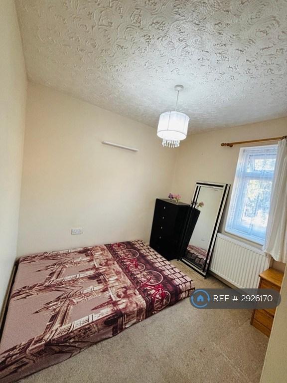 Room Bermuda Close in Basingstoke and Deane