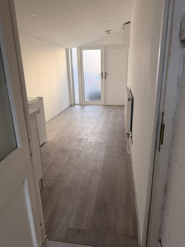 Flat Pandora Road in Coventry