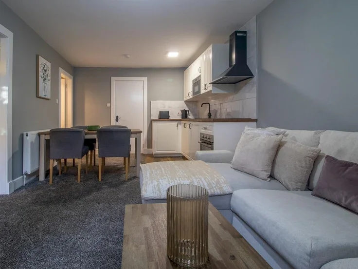 Flat Oakfield Avenue in Glasgow
