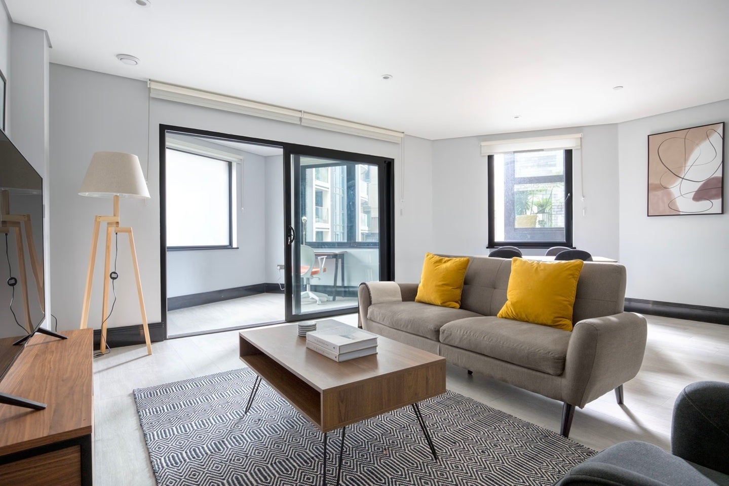 Flat Commercial Road in Greater London