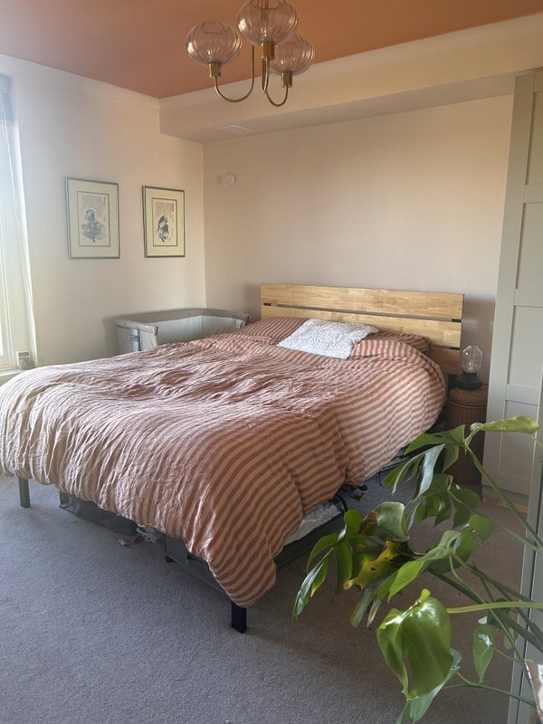 Flat Ashmead Road in Greater London