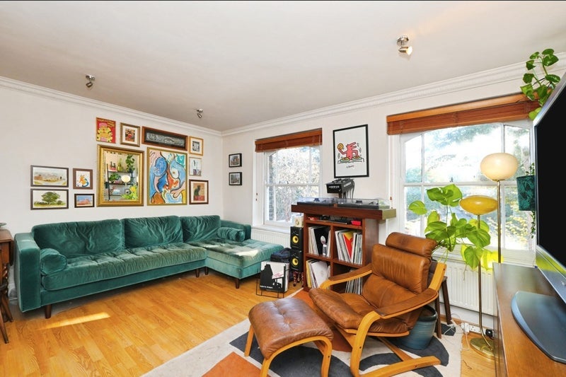 Flat Ashmead Road in Greater London