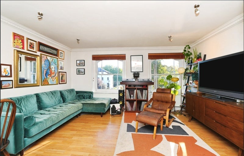 Flat Ashmead Road in Greater London