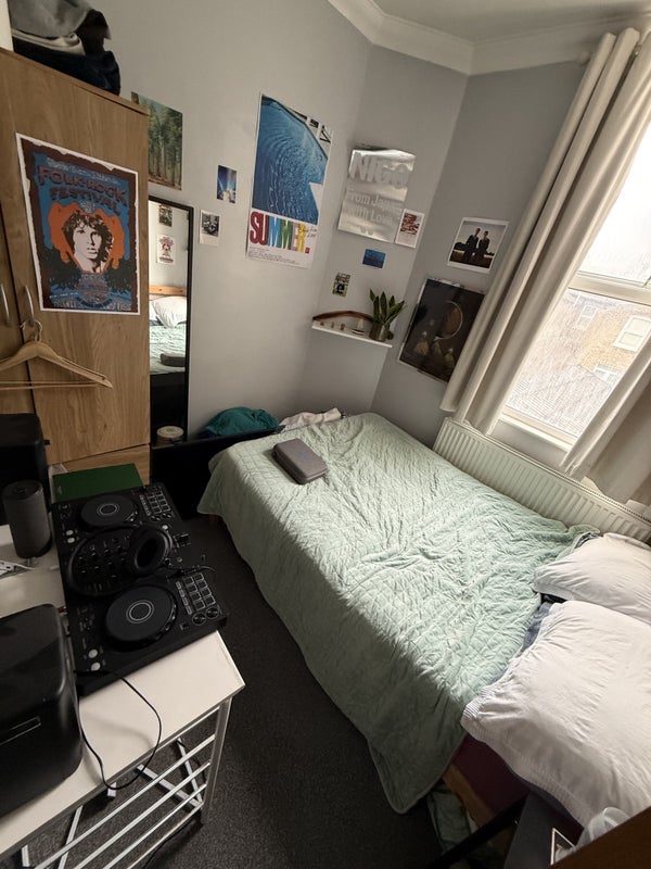 Room Sydney Road in Greater London