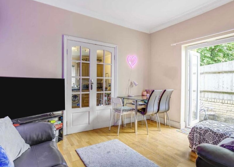 Room Sydney Road in Greater London