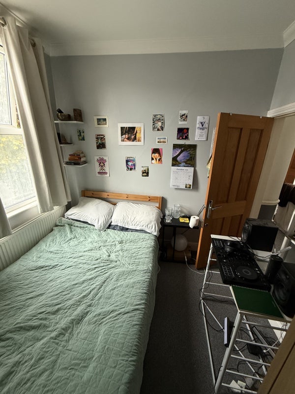 Room Sydney Road in Greater London