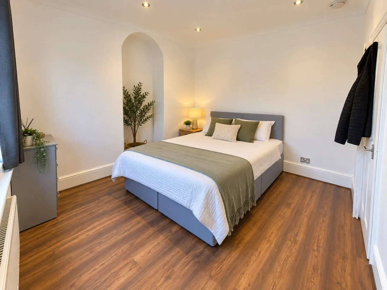 Flat Walm Lane in Greater London