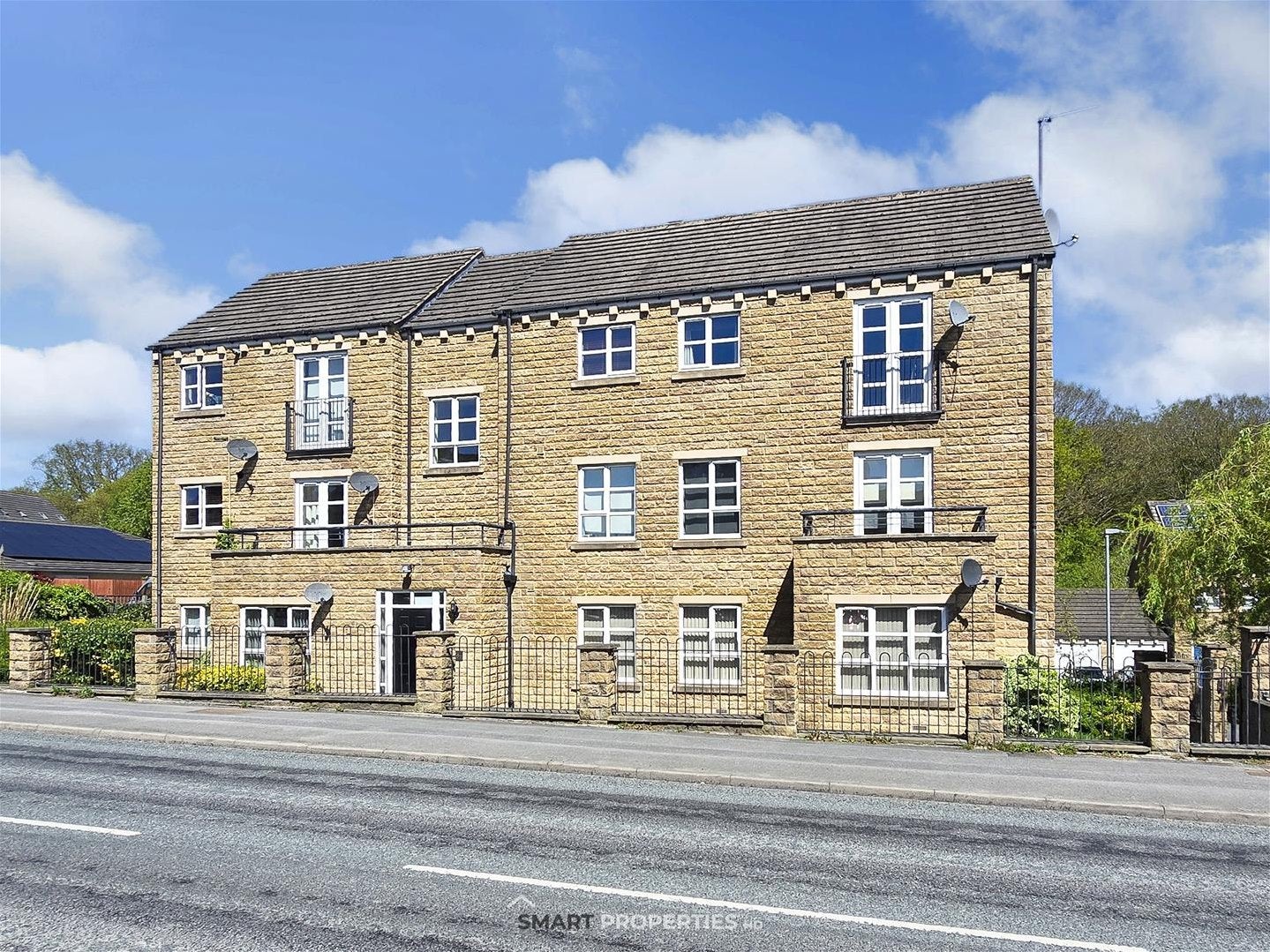Flat Long Hill Road in Kirklees