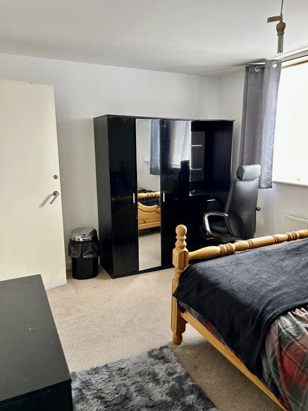 Room Sun Passage in Greater London