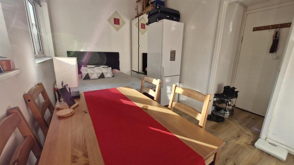 Room Tresham Crescent in City of Westminster