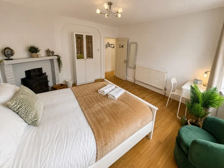 Flat Wraysbury Road in Hythe End