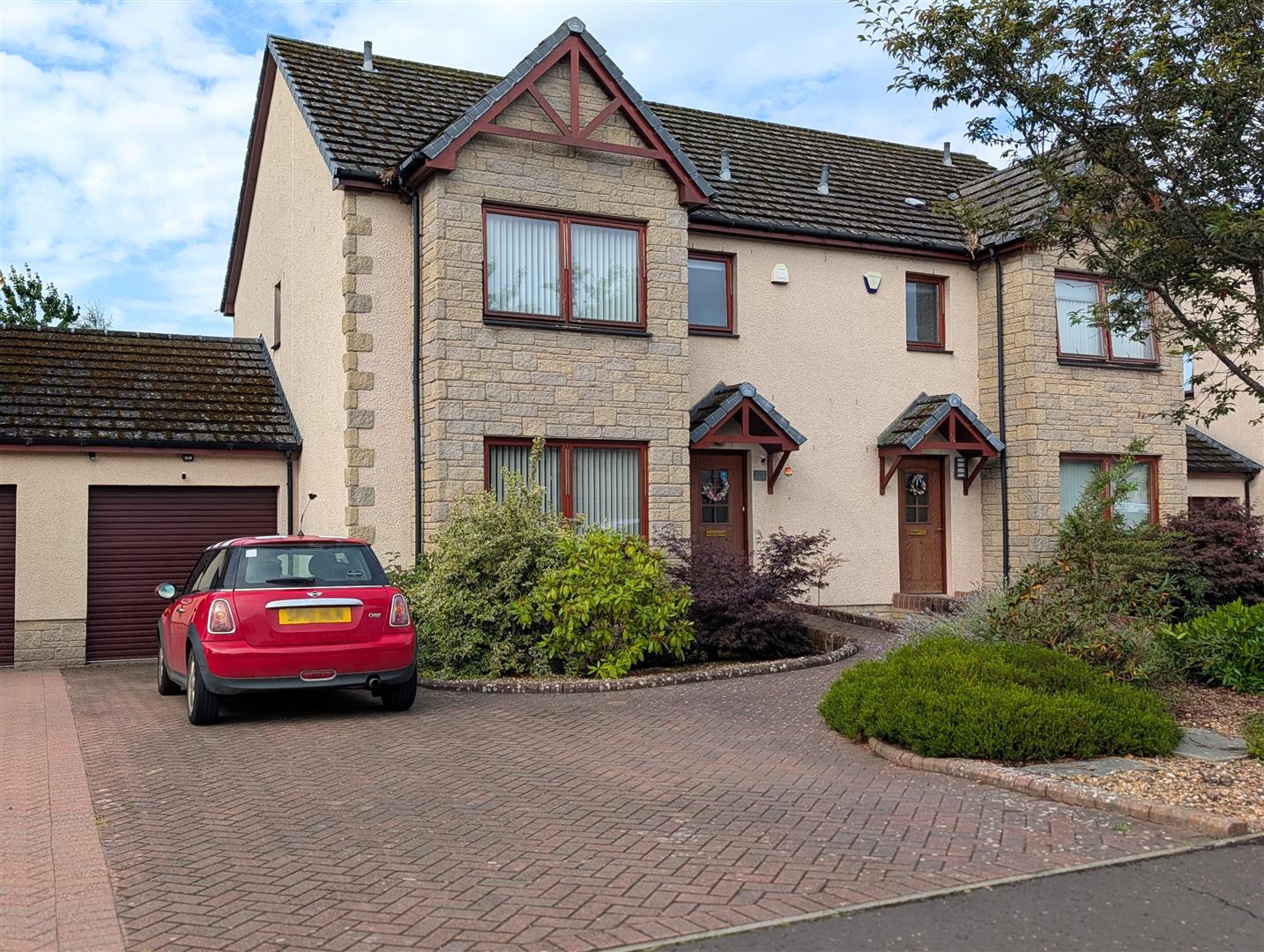House David Douglas Avenue in Scone
