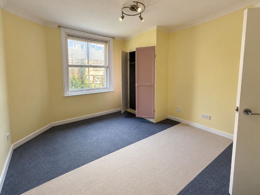 Flat Norfolk Crescent in Havant