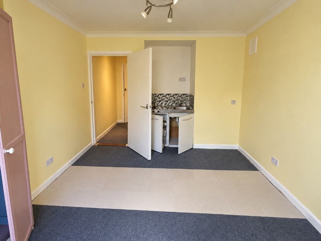 Flat Norfolk Crescent in Havant
