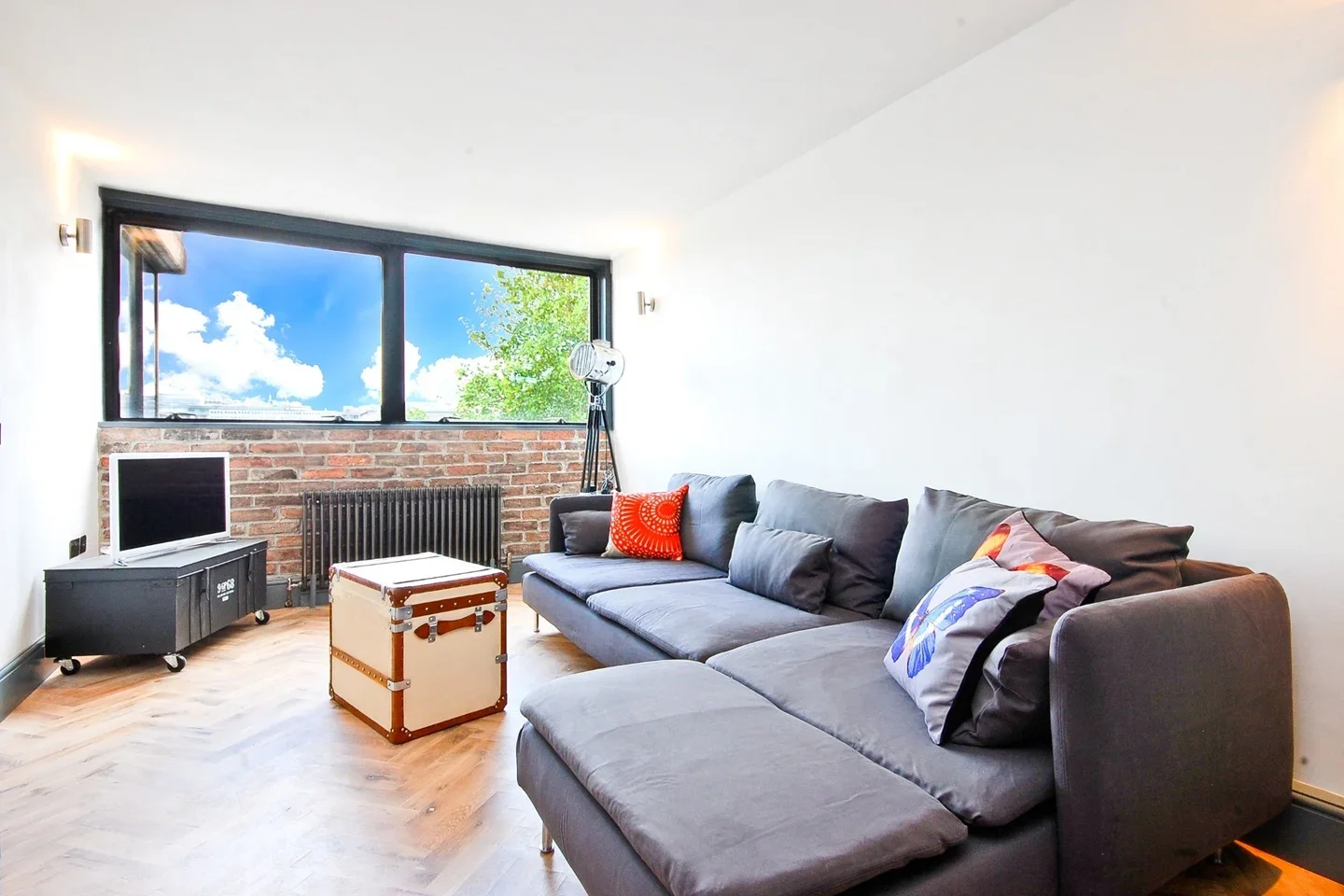 Flat Hopton Street in Greater London