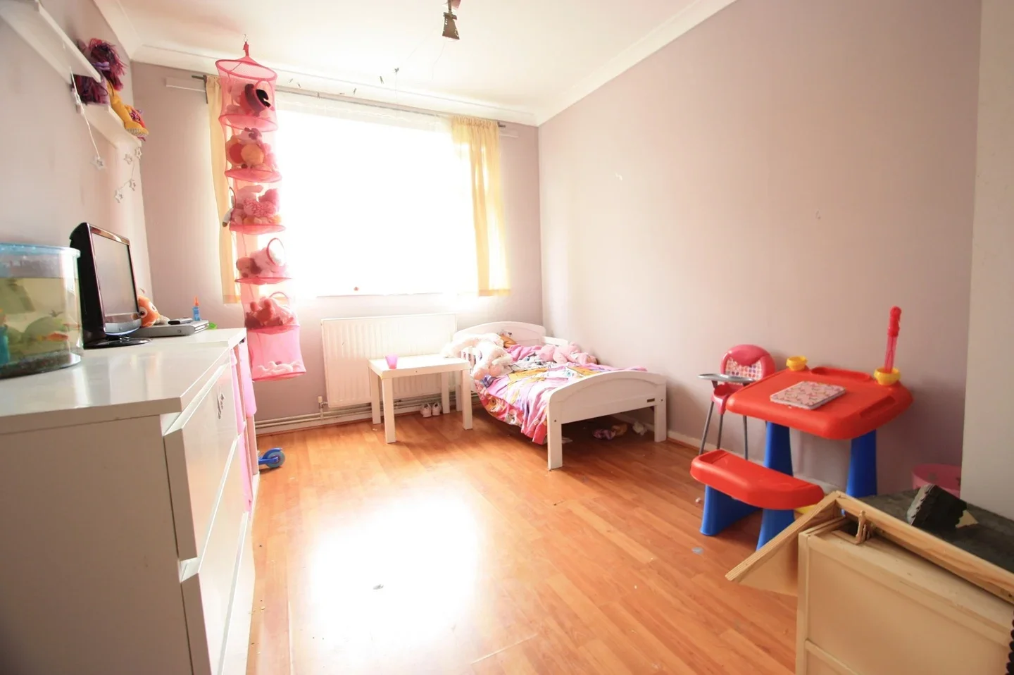 Flat Longford Court in Epsom and Ewell