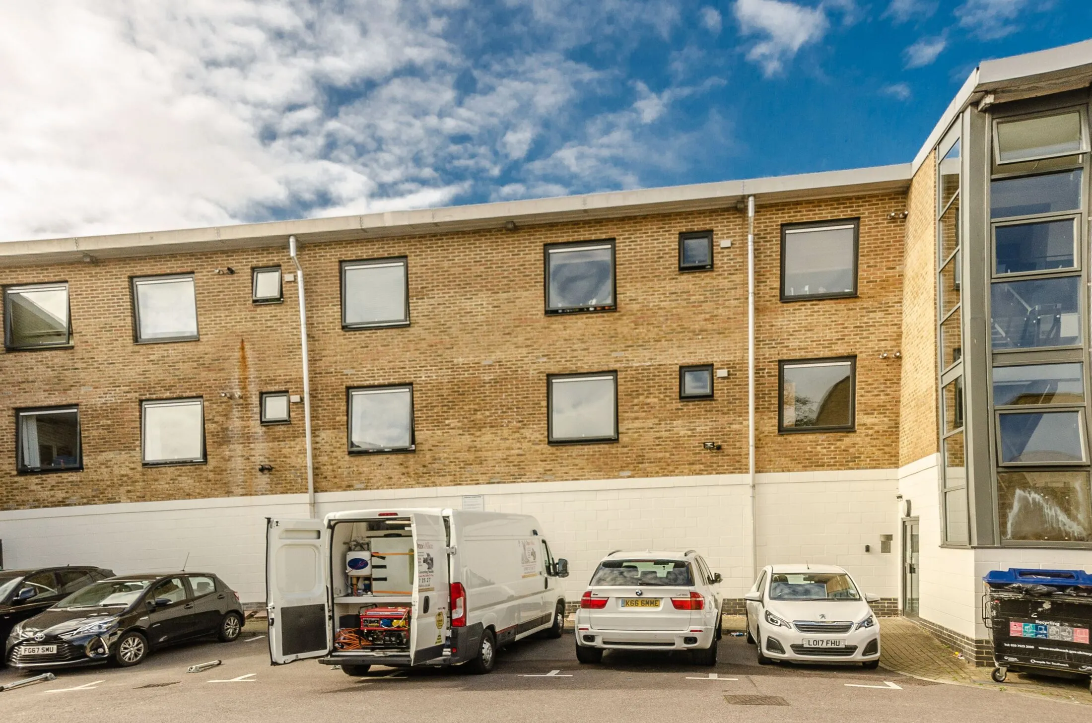 Flat Streamline Mews in Greater London