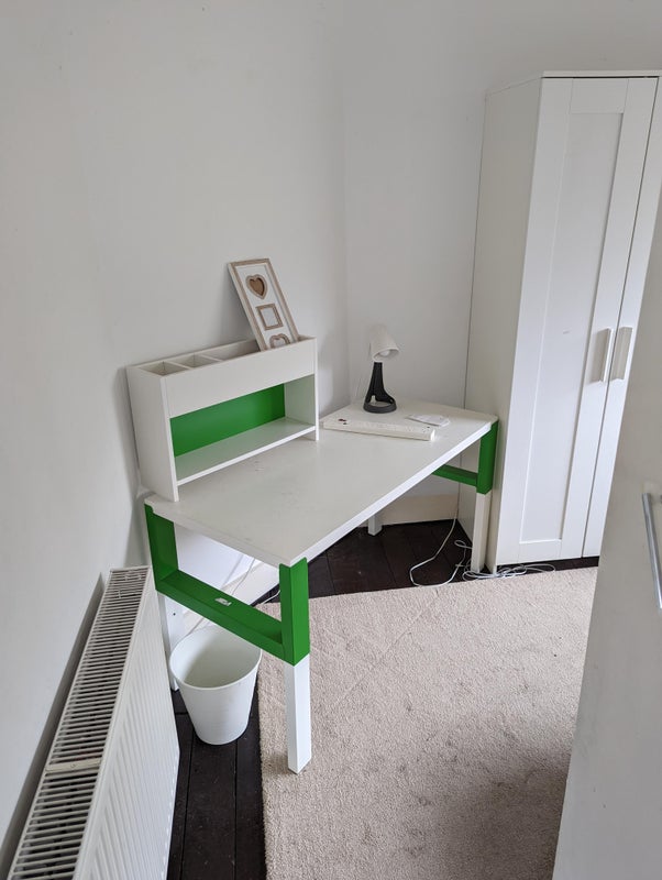 Room Amesbury Drive in Greater London