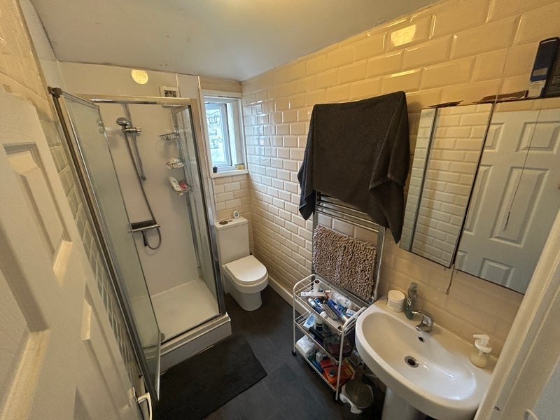 Room Cambridge Heath Road in Greater London