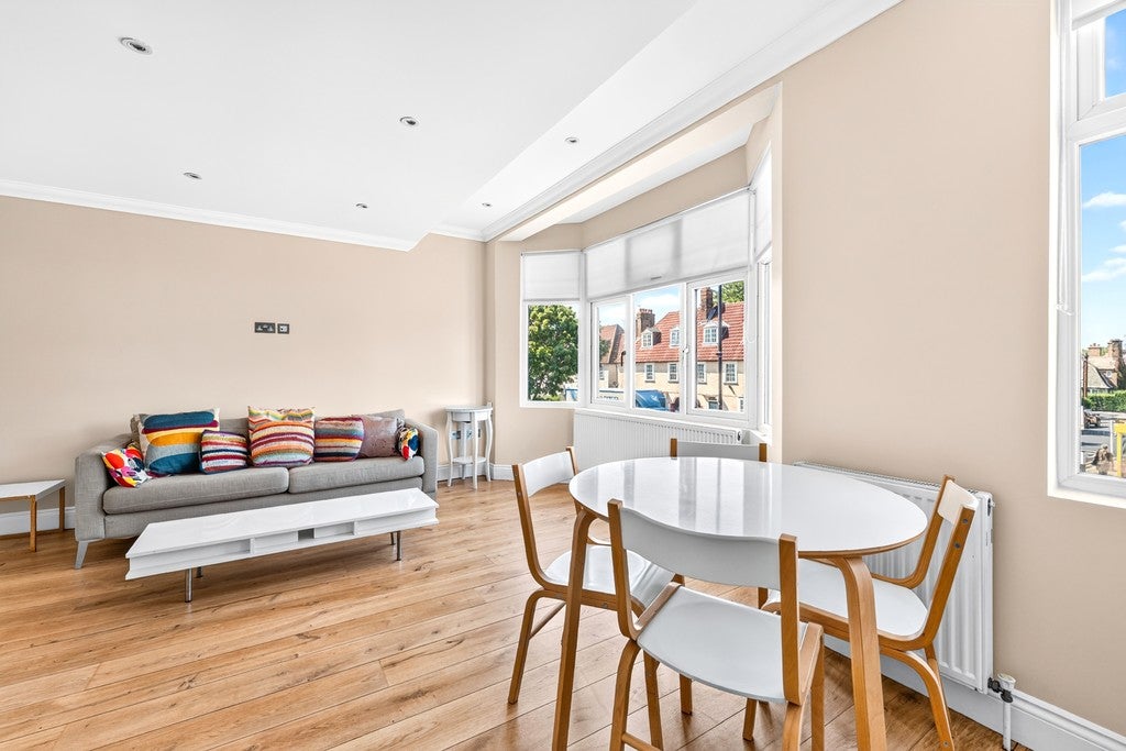 Flat Lordship Lane in Greater London