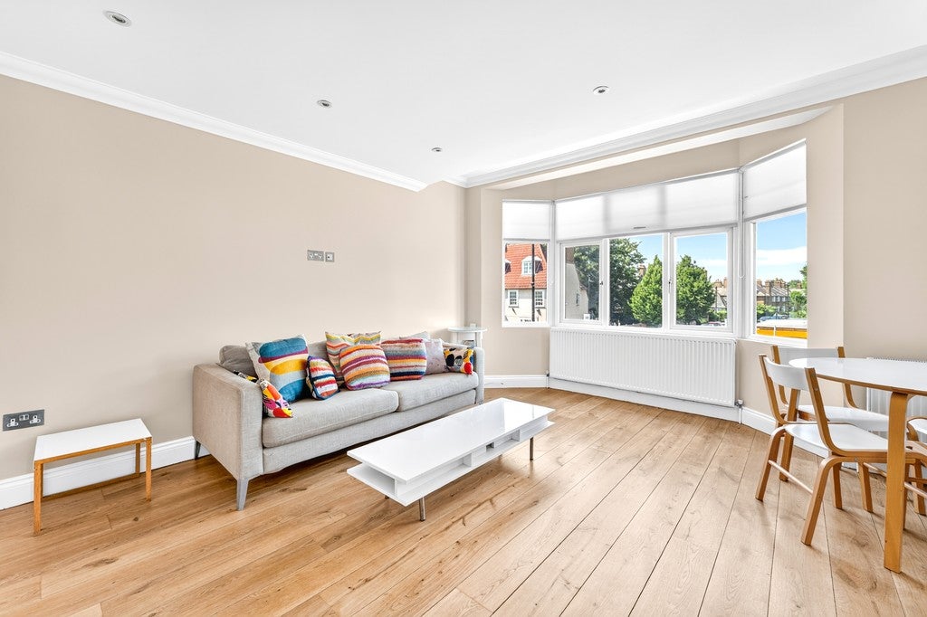 Flat Lordship Lane in Greater London