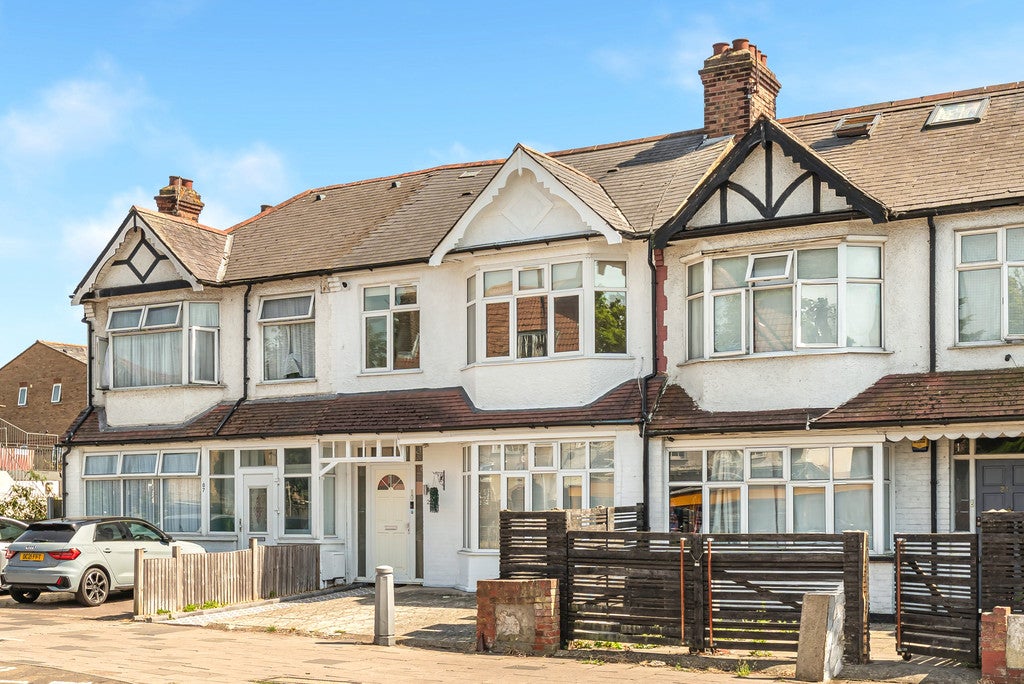 Flat Lordship Lane in Greater London