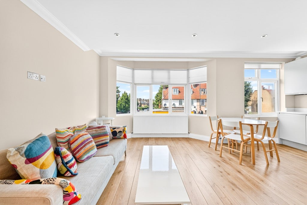 Flat Lordship Lane in Greater London