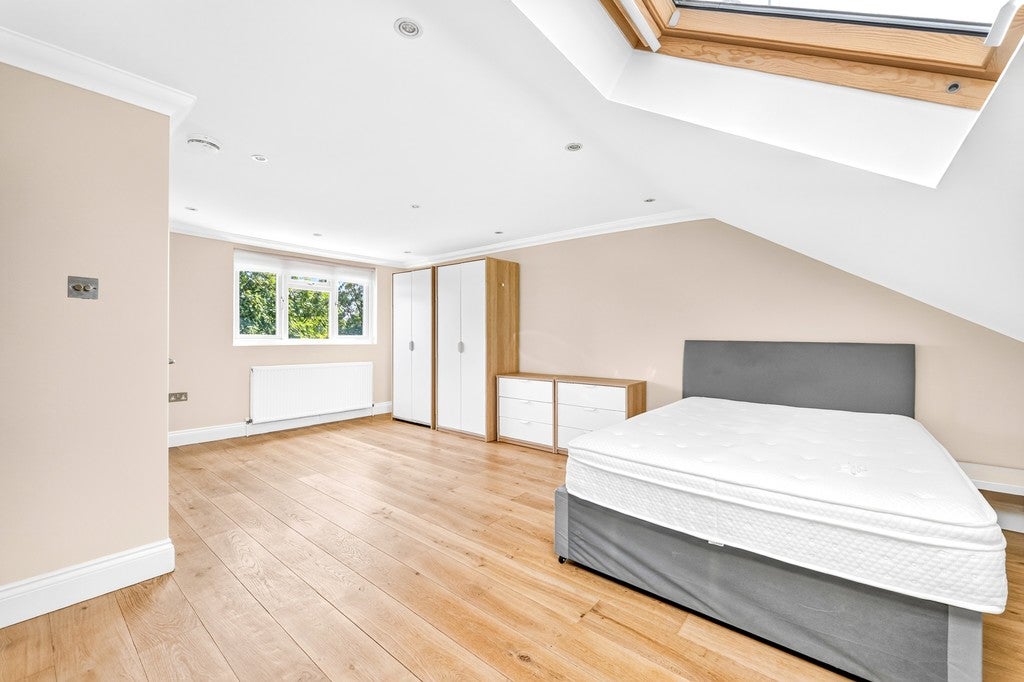 Flat Lordship Lane in Greater London