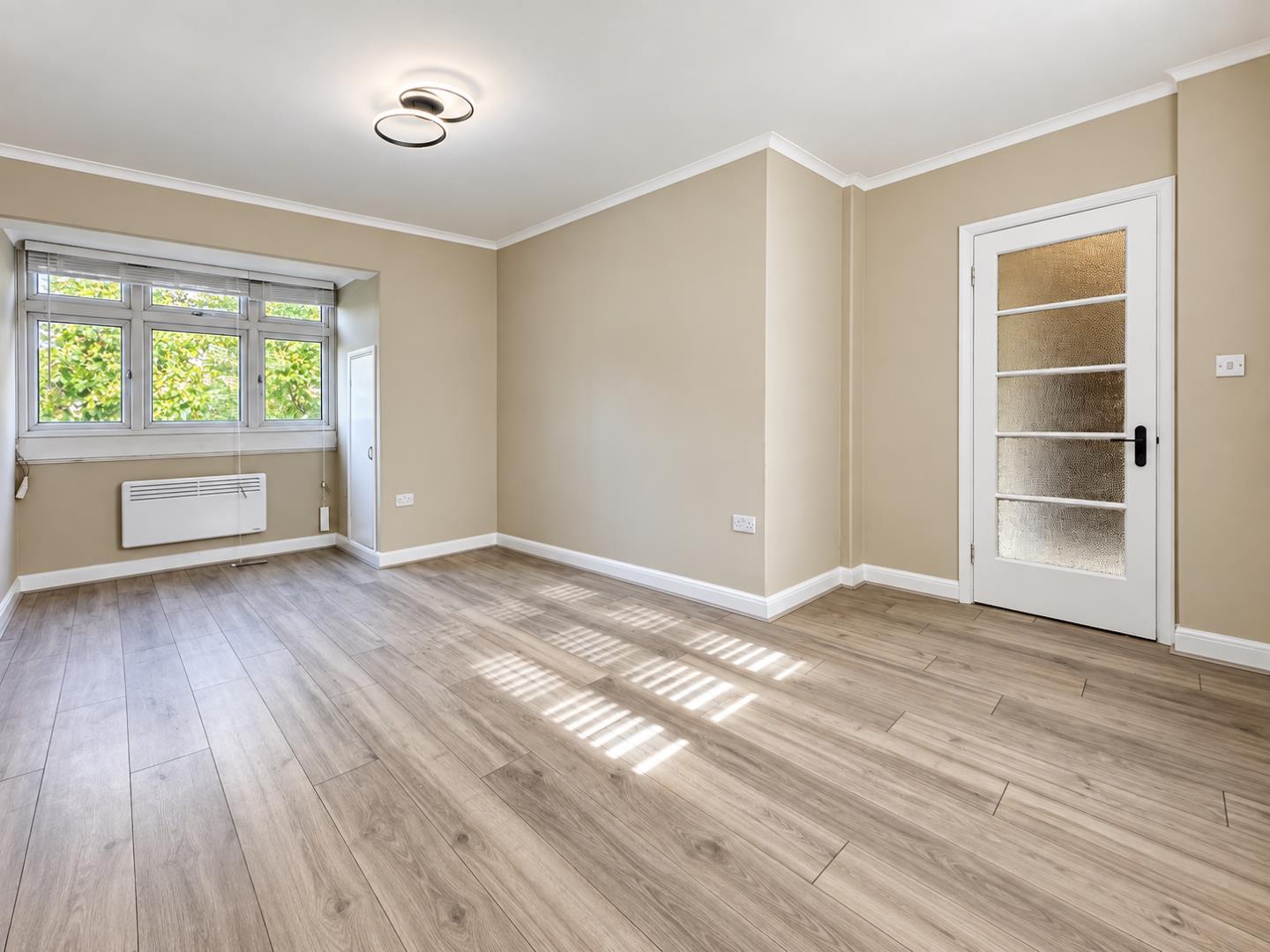 Flat Woodberry Down in Greater London