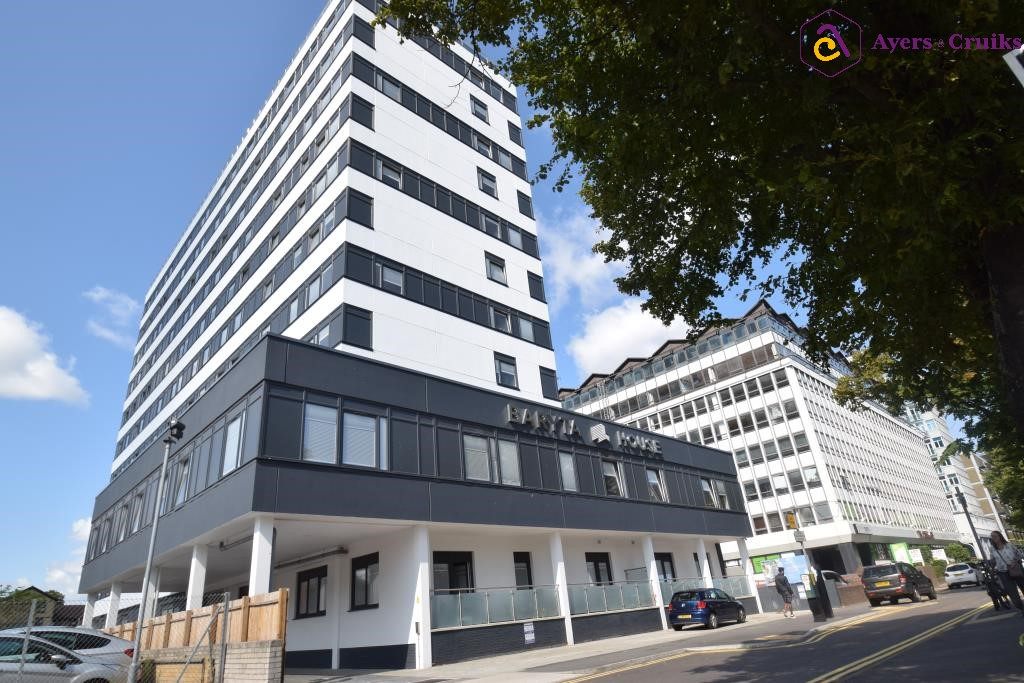 Flat Victoria Avenue in Southend-on-Sea