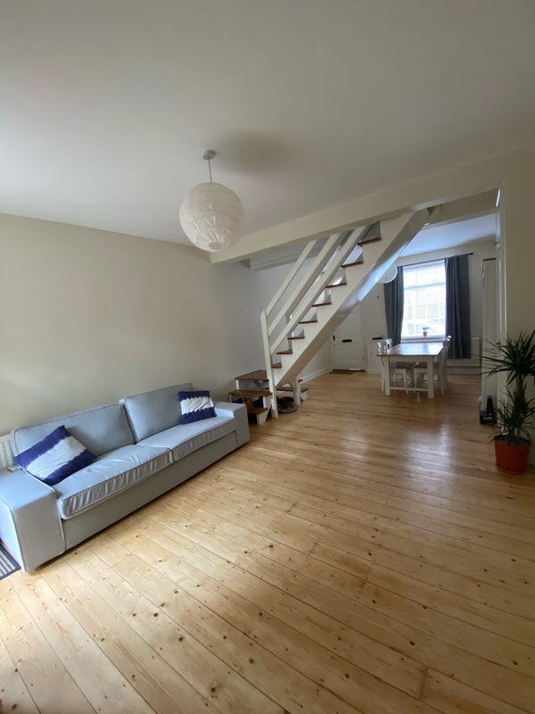 Room Grove Road in Greater London