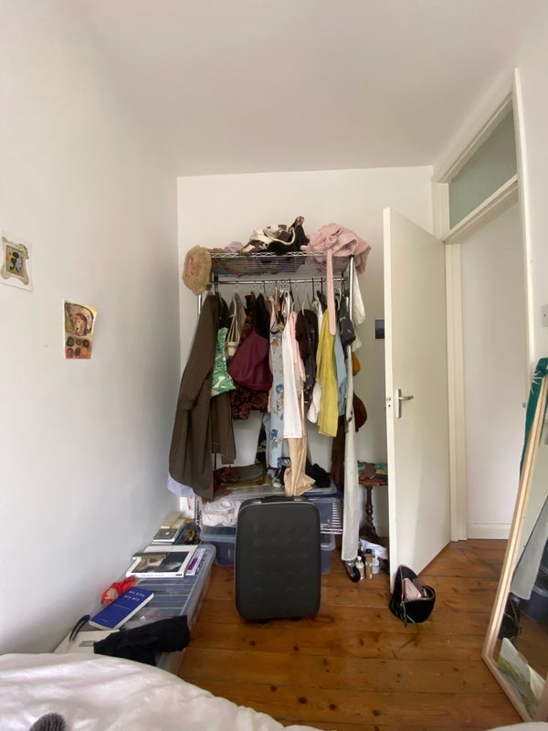 Room Grove Road in Greater London