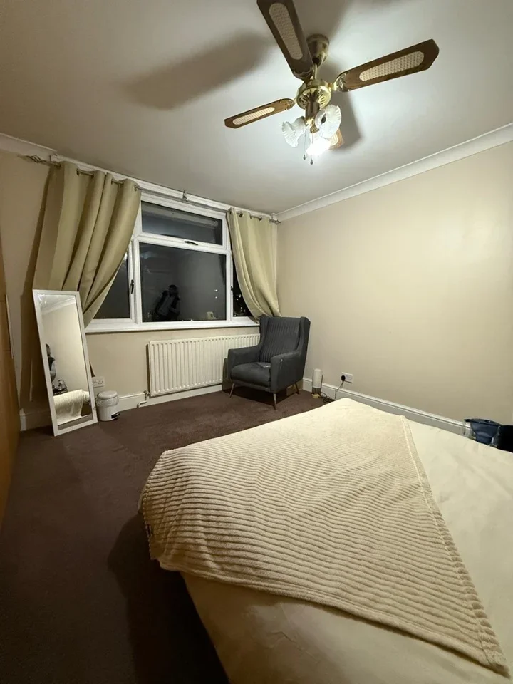 Room Brookfield Road in Greater London