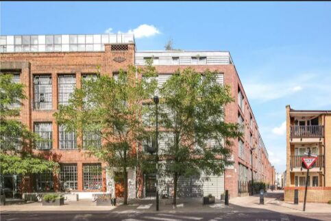 Flat Richmond Road in Greater London