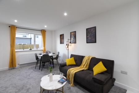 Flat Whitworth Close in Gosport