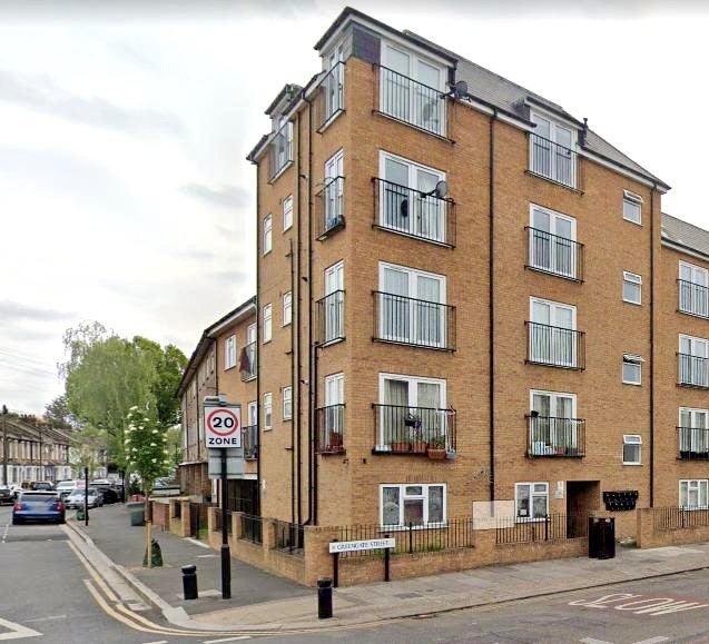 Flat Dundee Road in Greater London