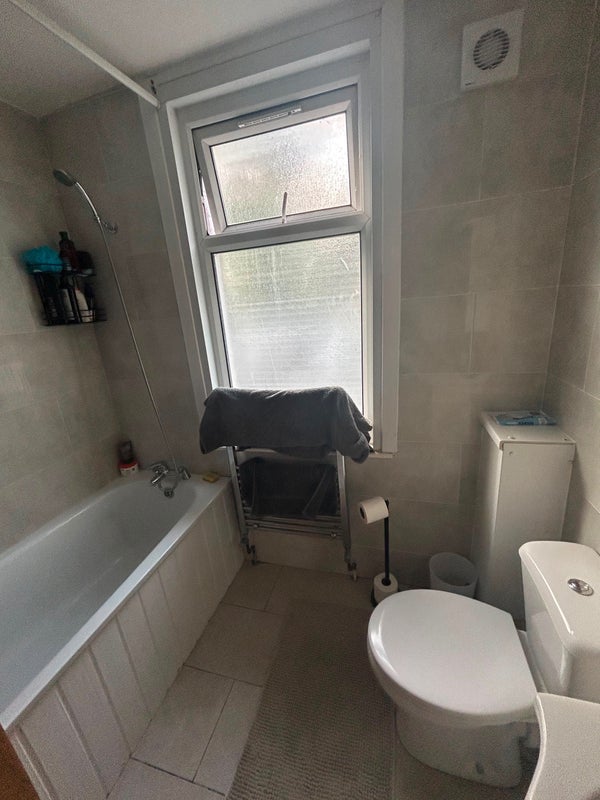 Room Grange Road in Greater London