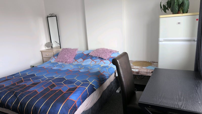 Flat Tudor Drive in Greater London
