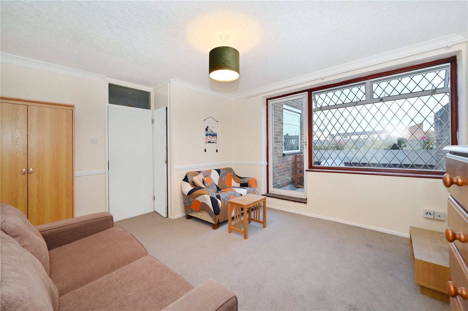 Flat Galbraith Street in Greater London