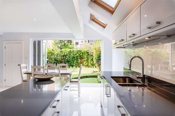 House Bramfield Road in Greater London