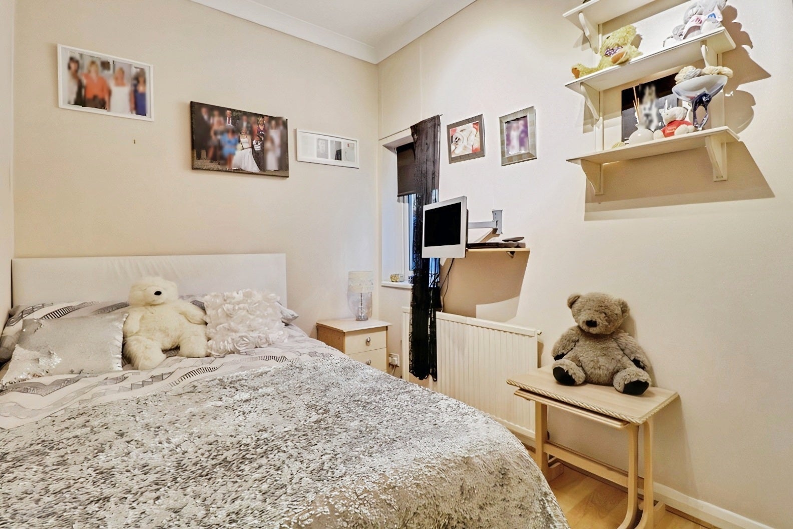 Flat Nevendon Road in Wickford
