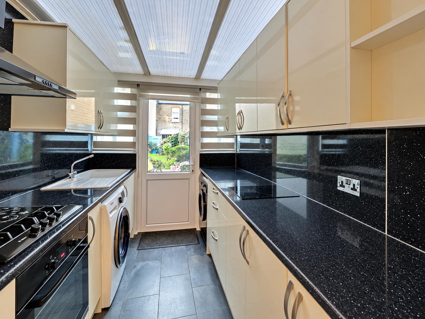 Flat Nevendon Road in Wickford