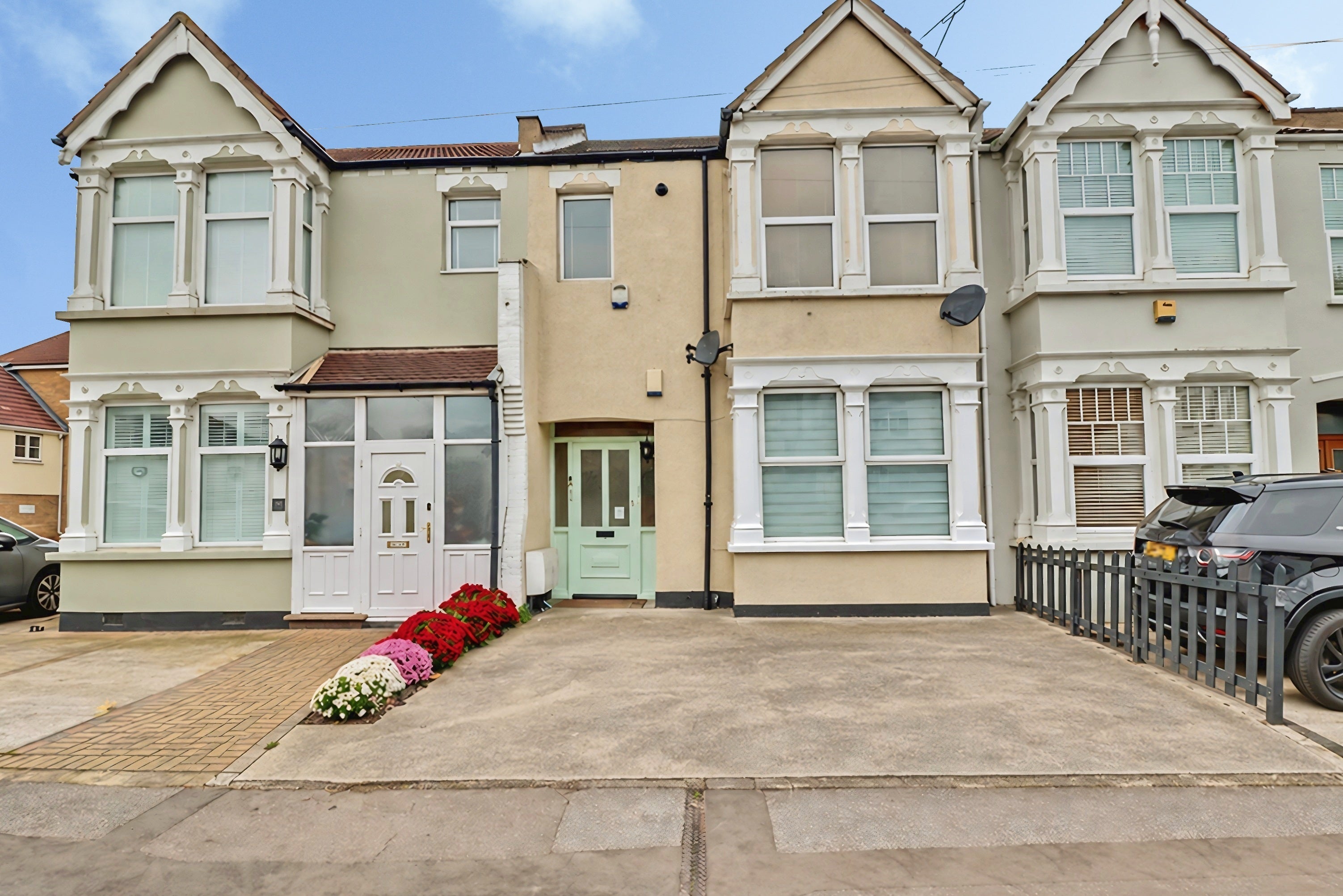 Flat Nevendon Road in Wickford