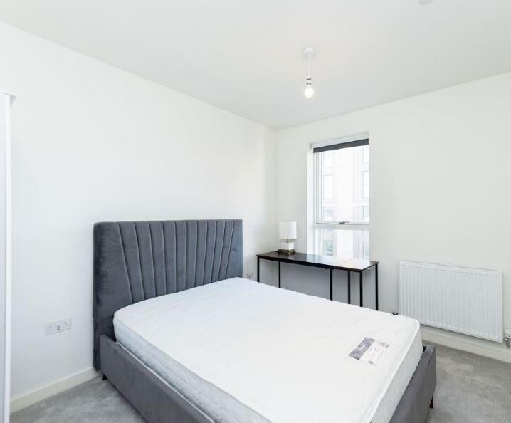 Room Mary Neuner Road in Greater London