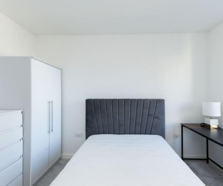 Room Mary Neuner Road in Greater London