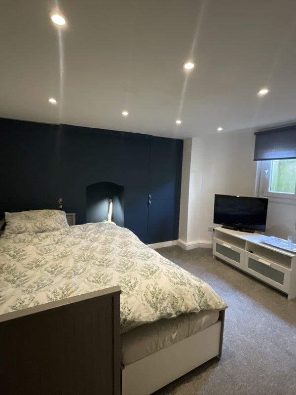 Room Heaton Road in Manchester